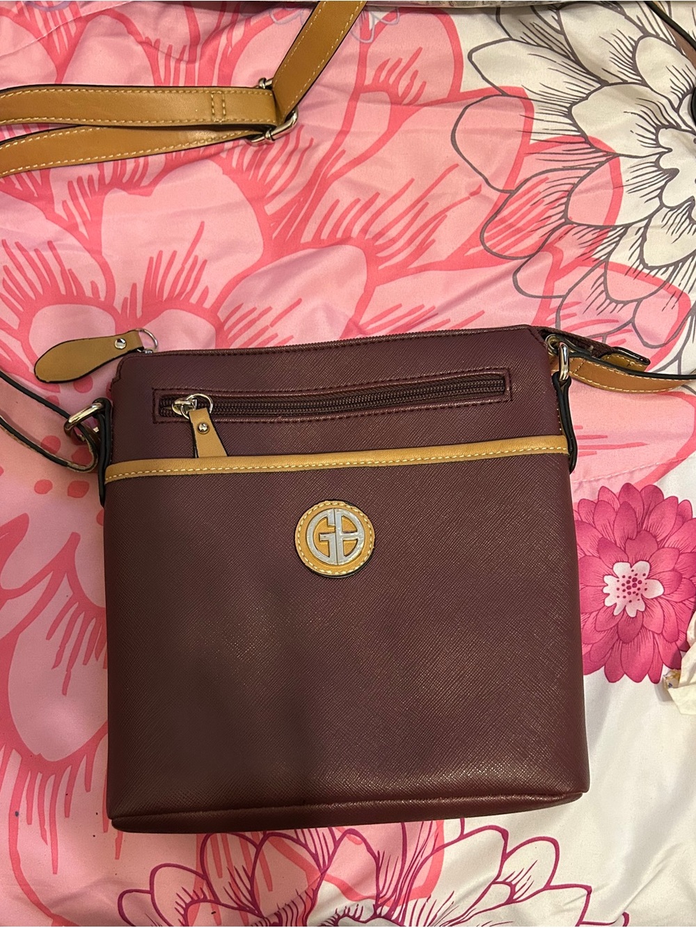 Giani Bernini Crossbody Shoulder Bag - faux leather.Burgundy with Tan Trim